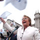 Bachelet pauelo al viento: Viva Chile