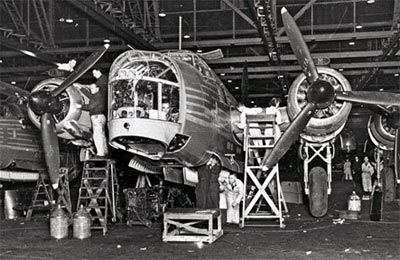 Wellington Bomber (Wellington Bomber in the Vickers-Armstrongs factory)