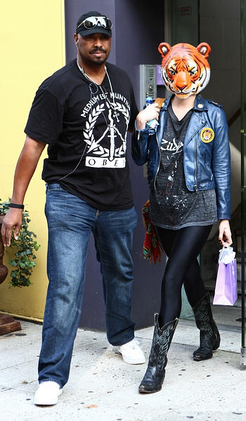 Ke$ha dons an attention grabbing disguise while exiting Tracie Martyn Salon.