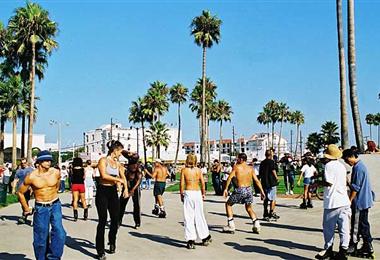 Rollberblading at Venice Beach, California