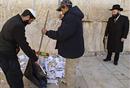Western Wall cleanup