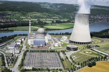 Kernkraftwerk Leibstadt am Rhein unweit der Aarem&#252;ndung bei Koblenz weiter 