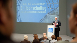 Sts Bomba eröffnet den 3. Hochschultag der nationalen Stadtentwicklung im Gasometer in Berlin