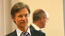 Ex-Chefarzt Huppertz und sein Anwalt im Gericht [Quelle: Radio Bremen]