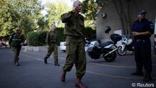 Israelisches Militärpersonal vor einem Krankenhaus in Burgas  (Foto: Reuters)