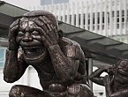 24.09.2012: Die Skulpturen des chinesischen Künstlers Yue Minjun werden in Hongkong ausgestellt.  Der Bildhauer ist für seine lachenden Gesichter bekannt, die Ausstellung heißt dementsprechend "The Tao of Laughter". - APAweb / Reuters, Tyrone Siu