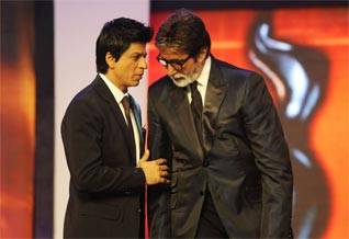 Big B spends Eid at SRK's home, watches Chennai Express