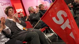 SPD-Mitglieder auf Bundesparteitag in Augsburg (Bildquelle: picture alliance / dpa)
