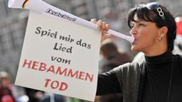 Protestaktion am Internationalen Tag der Hebamme (Bildquelle: picture alliance / ZB)