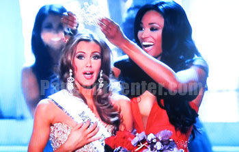 Miss USA 2012 Nana Meriwether, crowns her successor, Erin brady