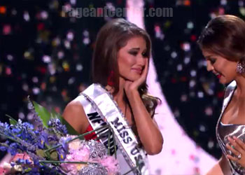 Erin Brady Miss USA 2013 puts sash on Miss USA Nia Sanchez