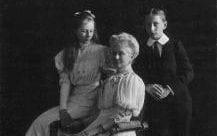 Auguste Victoria  with her children Prince Joachim and Princess Victoria Louise in 1907