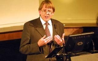 Professor Stephen Harris speaking at a conference at Bristol University 